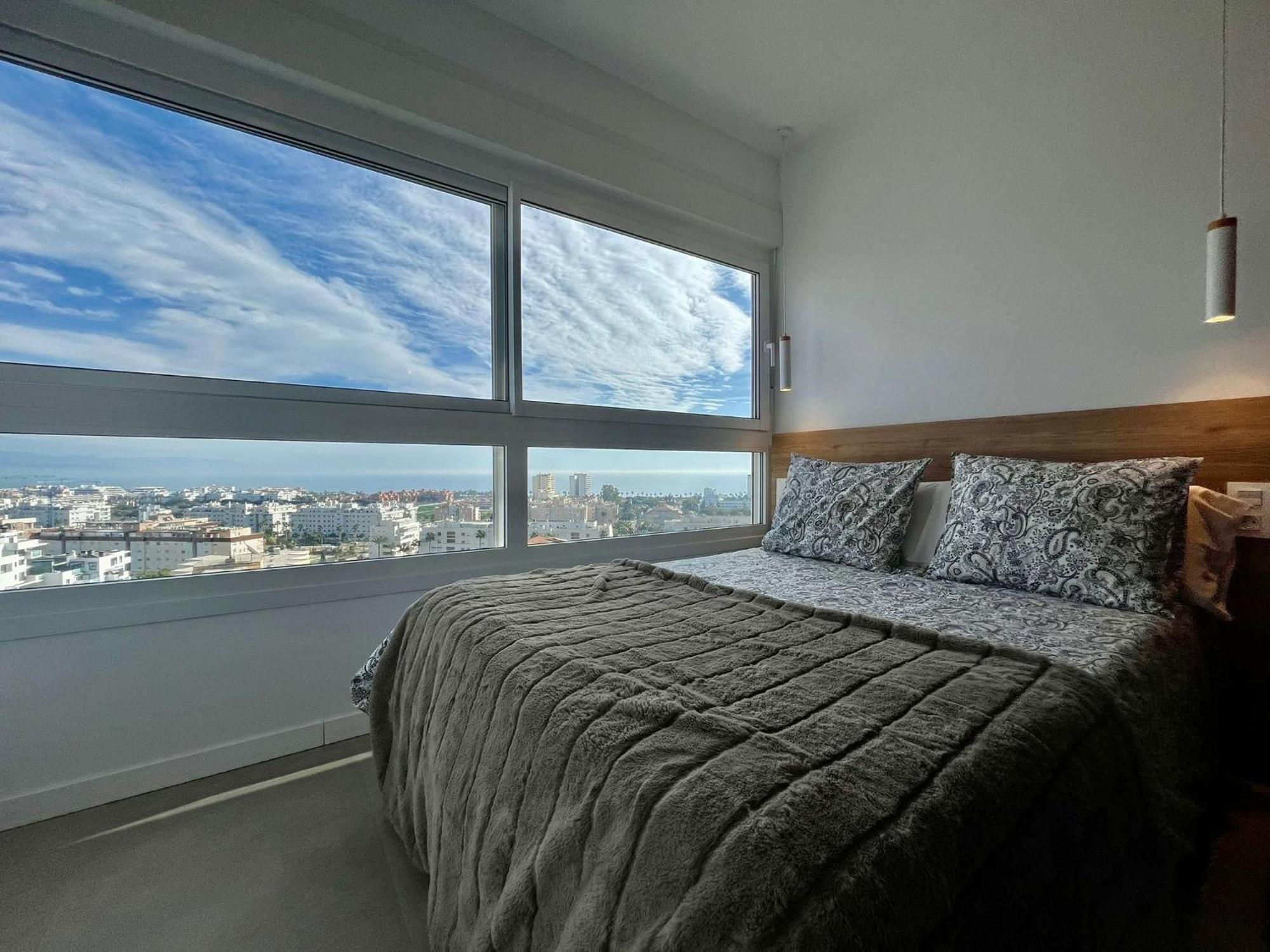 Apartamento Rent4 Malaga La Colina *